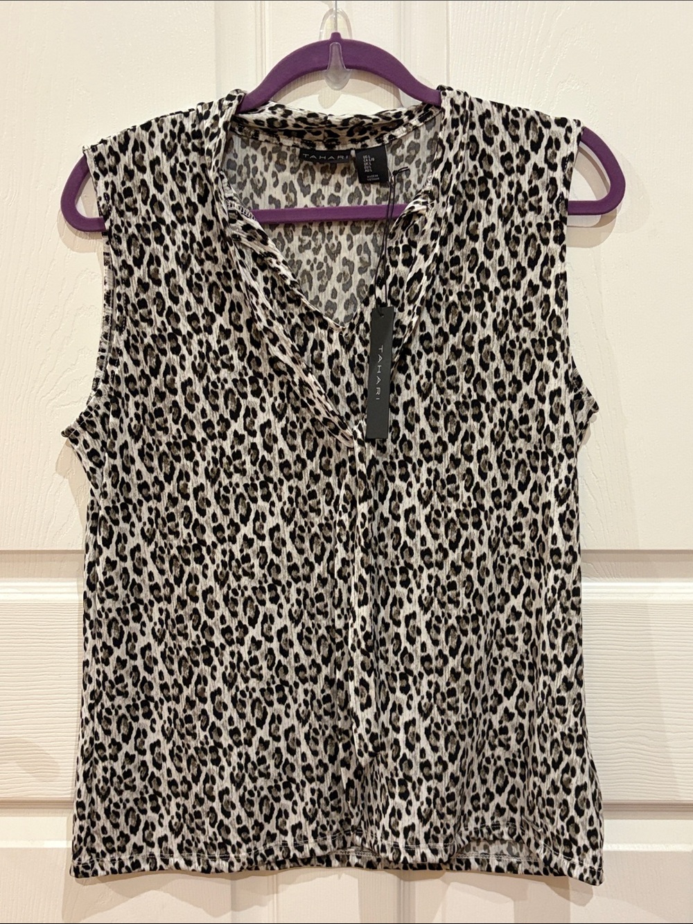 NEW NWT Tahari Women’s Leopard Print Sleeveless V-Neck Top Large L